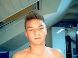 Great wank of 18 yo boy